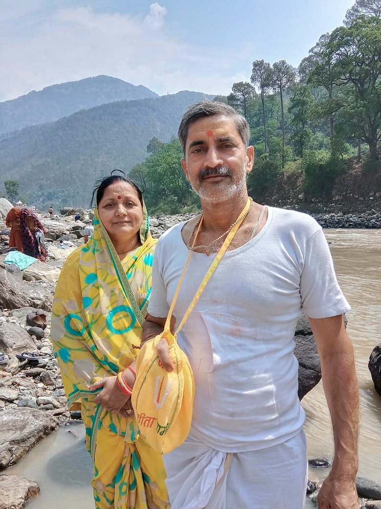 Pandeys parents on their pilgrimage